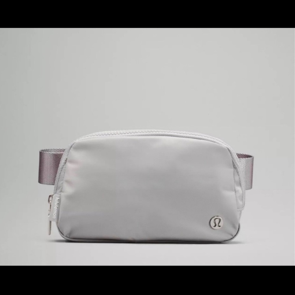 Lululemon everywhere belt bag